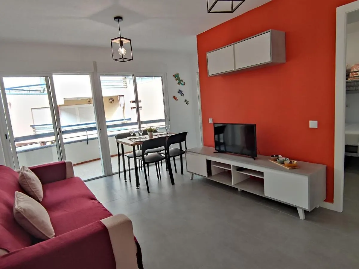Apartamento Luminoso Cerca De La Playa Con Terraza Vintage En Platja D'Aro - Es-209-64